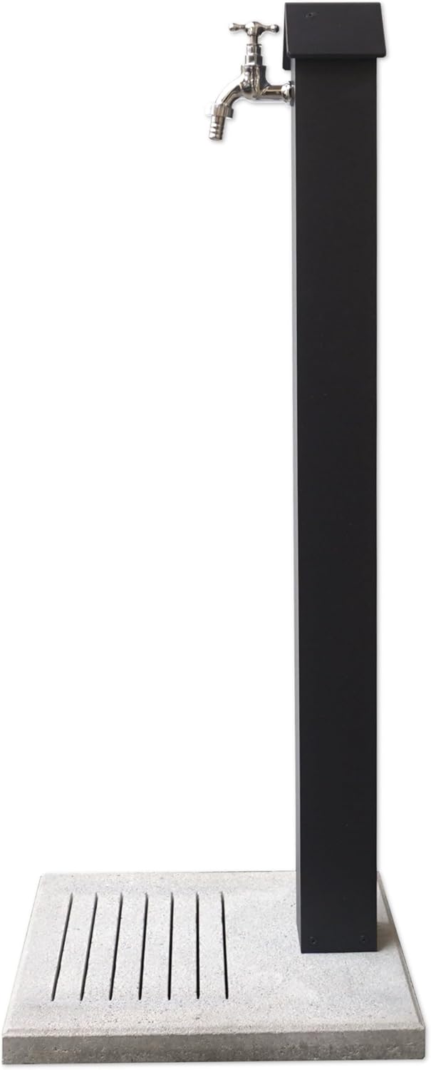 Fontana Emilia con misure: altezza 88 cm, base 40 cm.